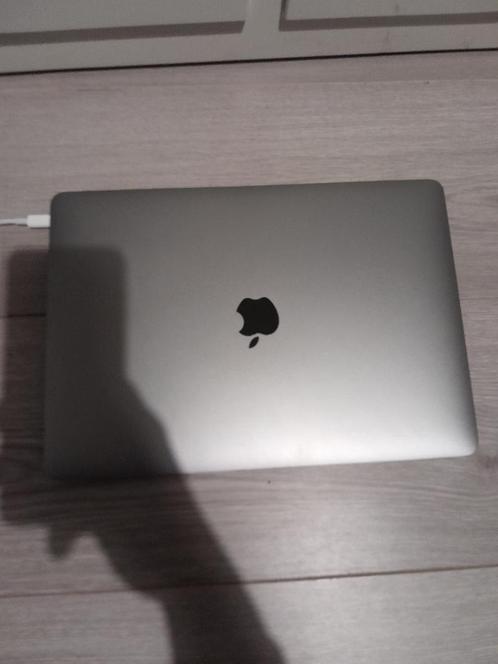 Apple laptop M1 AIR