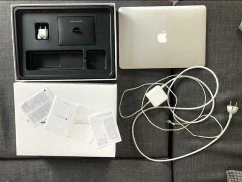 Apple Macboob Air 13 inch