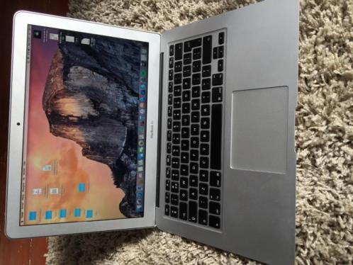 Apple macbook 13 inch zo goed als nieuw