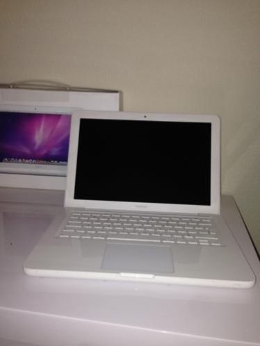 Apple Macbook 13 unibody wit 2.4 ghz