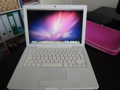 Apple macbook 13,3 inch zeer nette staat 
