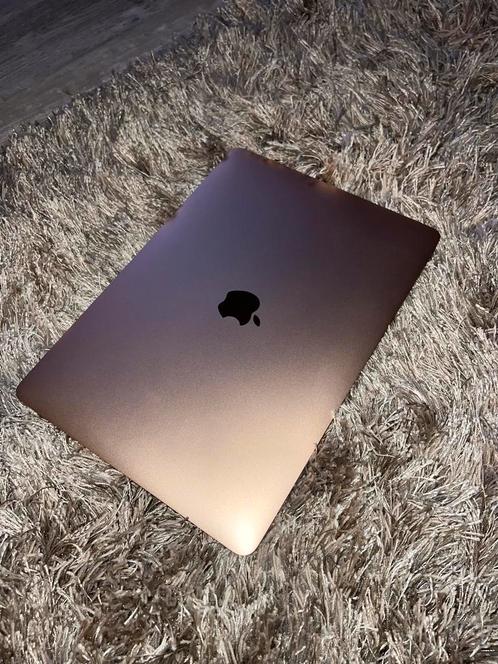 Apple MacBook