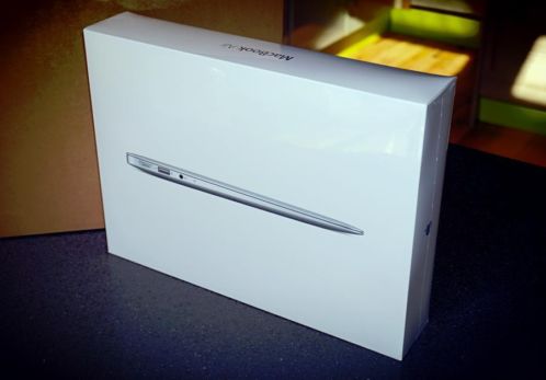 Apple Macbook Air 11034 MD711NB I5 HELEMAAL NIEUW MET BON