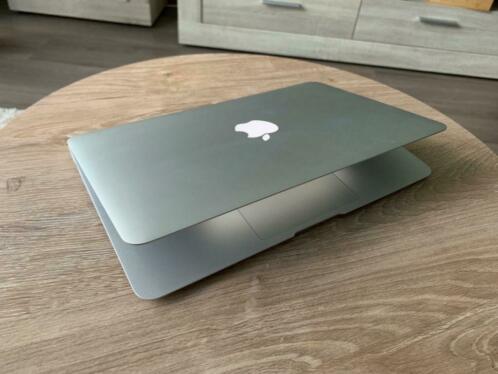 Apple MacBook Air 11,6-inch - i5 - 4GB - 128 SSD - HD6000