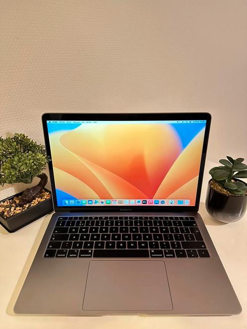 Apple Macbook Air 13 2019 (i58128GB) als nieuw