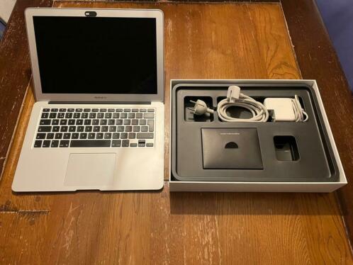 Apple MacBook Air 13 inch 2015 (125GB - 4GB RAM)