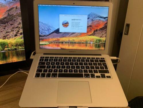 Apple Macbook Air (13-inch, early 2015, 128 GB)