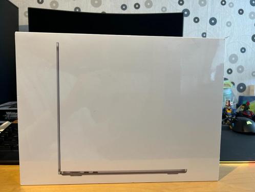 Apple MacBook Air 13 inches M2 (2022) (Sealed)