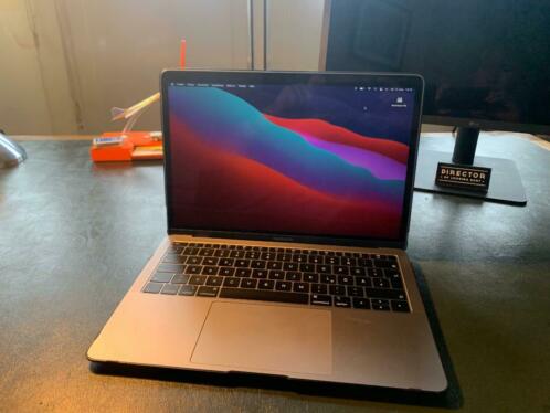 Apple MacBook Air 13,3034 Intel i5. 16gb RAM 250. Good as new