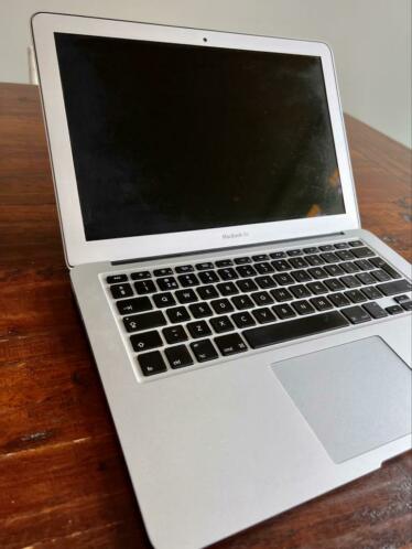 Apple MacBook Air 13inch, incl macOS Monterey en accessoires