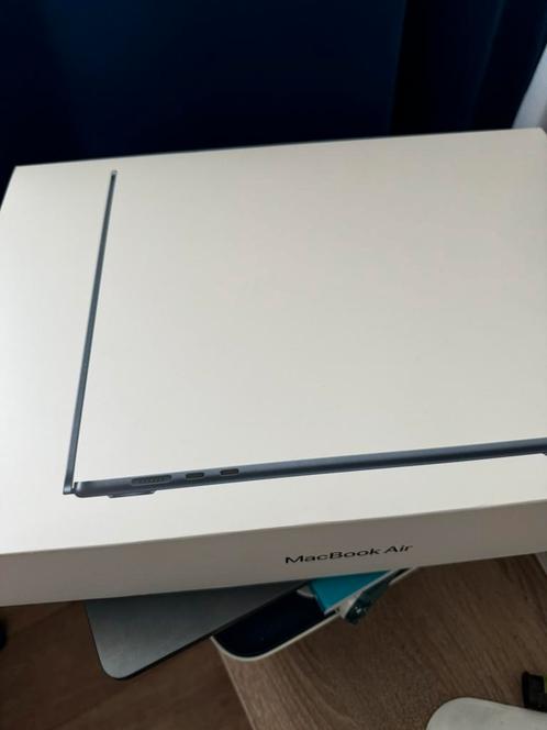 Apple MacBook Air 15 inch 2024 M3 chip