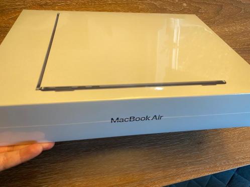 Apple Macbook Air 2 - M2 (16GB , 256GB) Midnight - SEALED