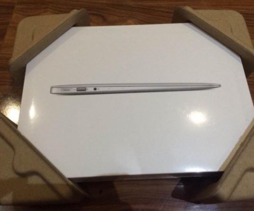 Apple macbook air 2015 256GB SSD Nieuw te koop