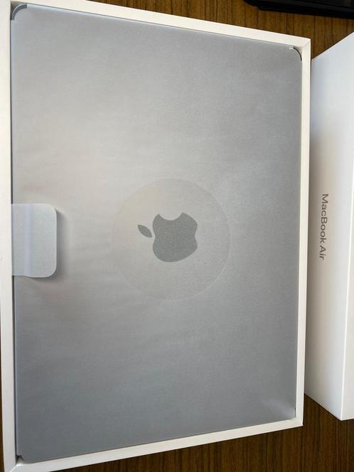 Apple MacBook Air (2022) - 13.6inch-256gb- Apple M2