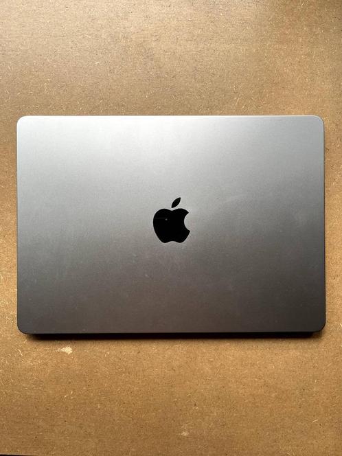 Apple MacBook Air (2022)