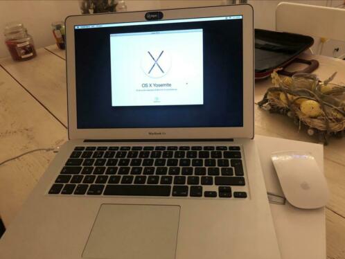 Apple MacBook Air (amper gebruikt)