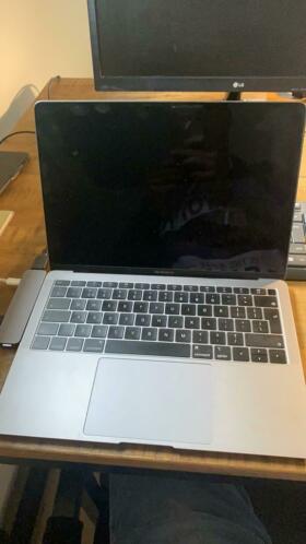 Apple MacBook Air kleur zilver met adapter voor USB, HDMI
