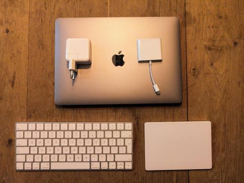 Apple MacBook Air M1 2020 met magic trackpad en keyboard