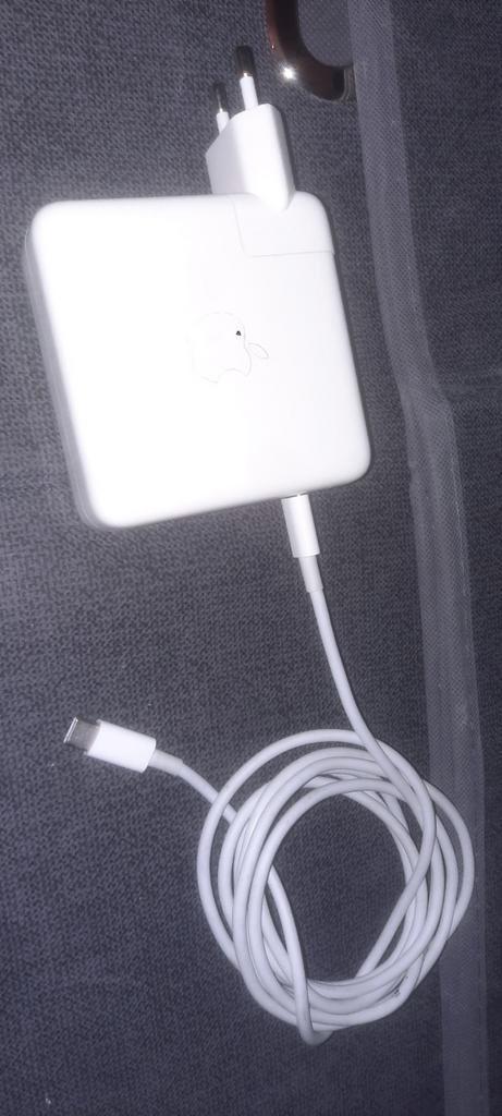apple macbook  power adapter