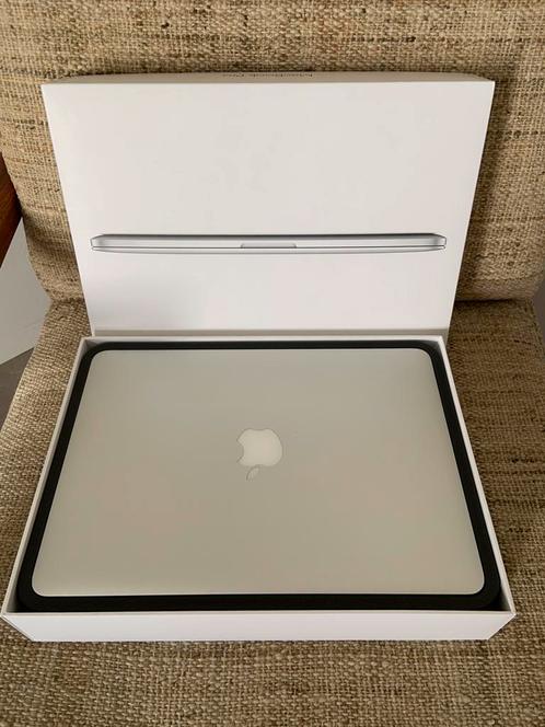 Apple MacBook Pro 13 inch - i5 - 128GB SSD - 8GB RAM (2015)