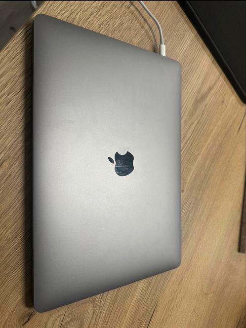 Apple MacBook Pro 13 inch M2 2022