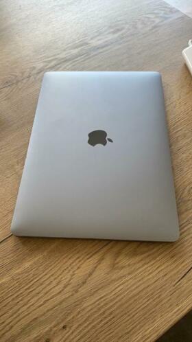 Apple MacBook Pro 13034 Touch Bar