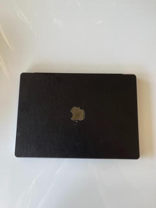 Apple MacBook Pro 14quot M1 Pro (AppleCare en Dbrand Skin)