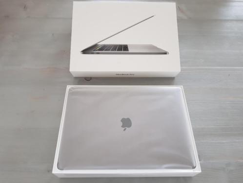 Apple MacBook Pro 15 (2017) met Touch Bar Spacegrijs