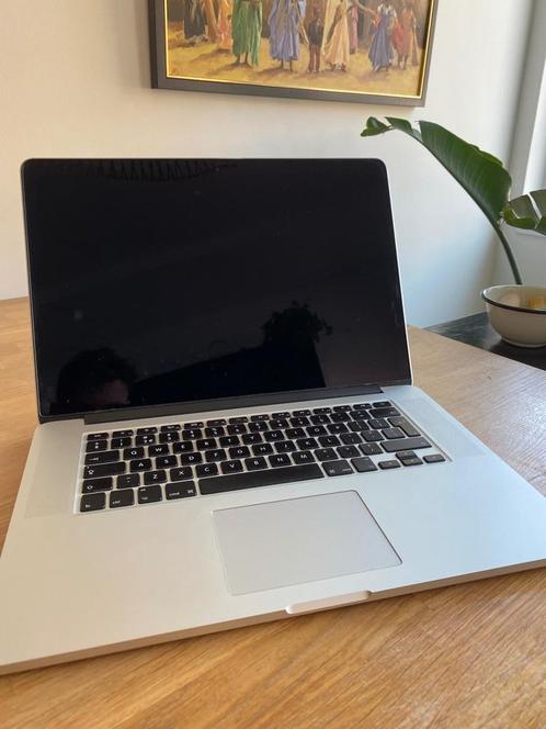Apple MacBook Pro 15-Inch  model 2020  zo goed als nieuw
