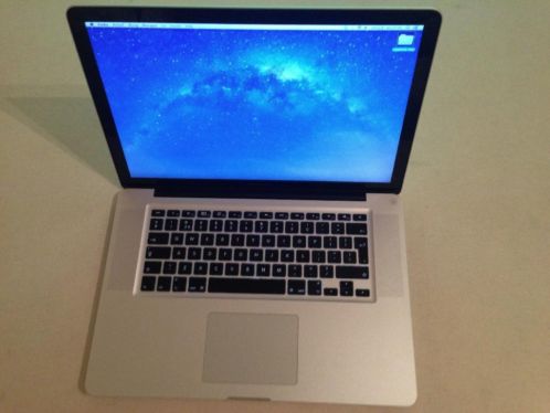 Apple Macbook Pro 15 inch Quad-Core Intel Core i7 16GB SSD