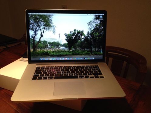 Apple Macbook Pro 15-inch Retina met toebehoren