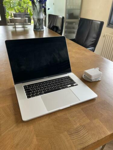 Apple MacBook Pro 16 inch 2,6 GHz i7 512GB (inclusief hoes)