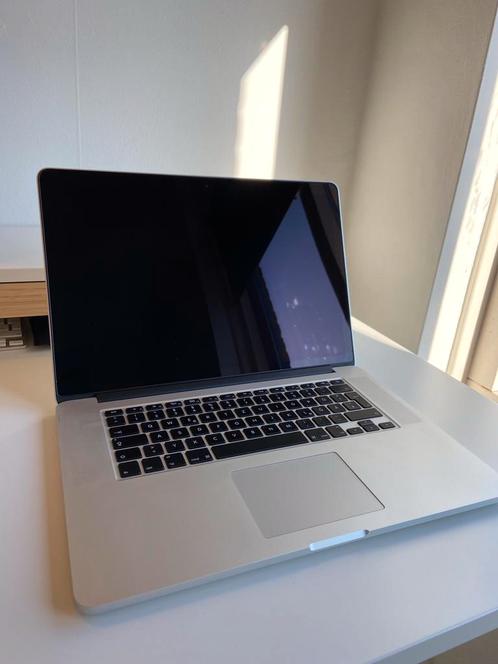 Apple MacBook Pro 2015 15 Quad Core i7 16GB RAM