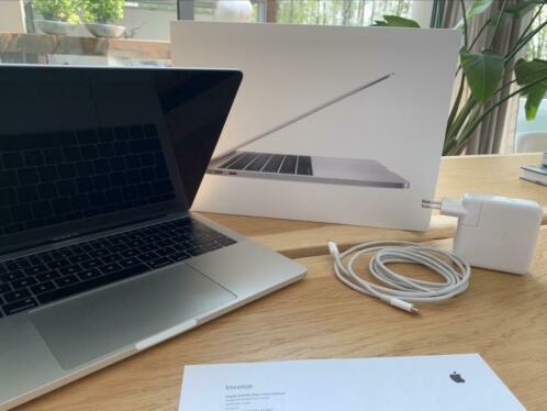 Apple MacBook Pro 2017 13 inch  2,3 GHZ  8 GB RAM 128 GB