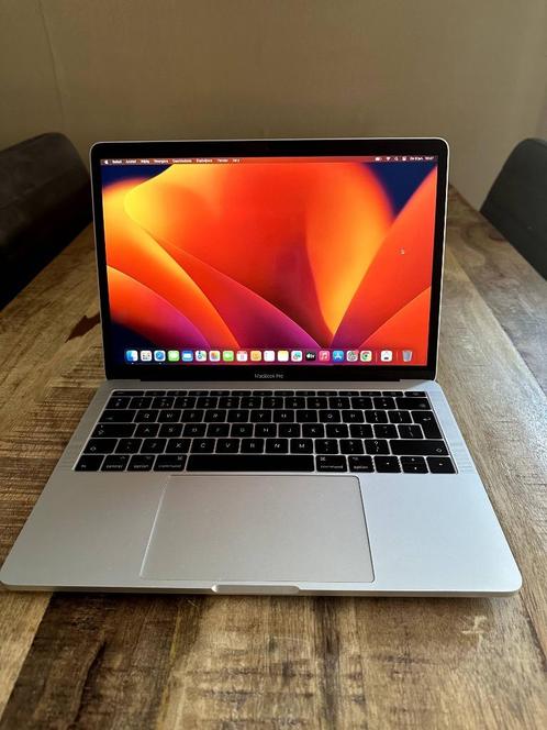 Apple MacBook Pro 2017 13 inch I5 256 gb