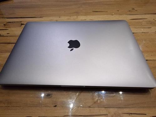 Apple Macbook pro 2017 13 inch i5 8gb 256gb