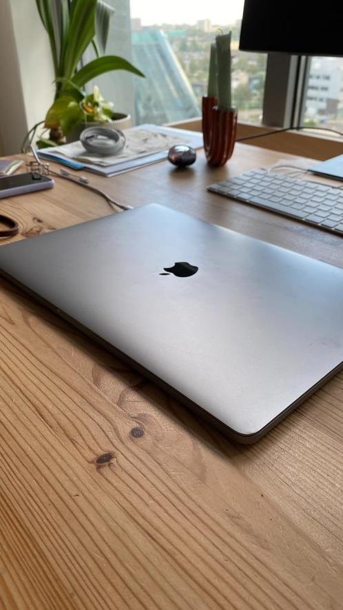 Apple MacBook Pro 2017, 15-Inch, 16GB, i7 2.9, 512GB SSD