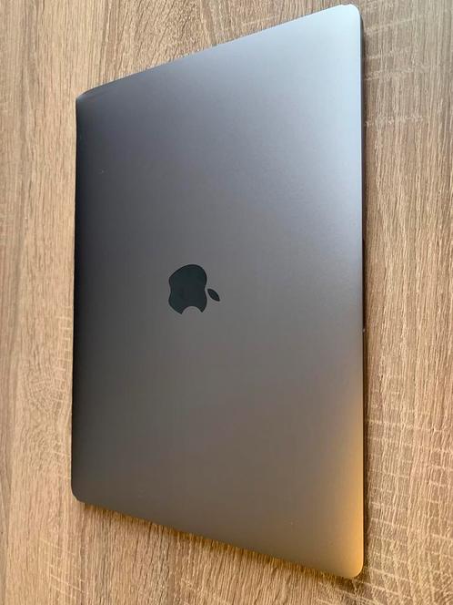 Apple Macbook Pro 2019 met Touchbar  Apple muis