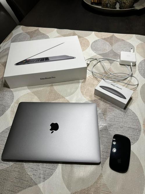 Apple Macbook Pro 2020 - 13 inch  magic mouse