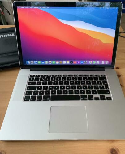 Apple MacBook Pro 2,2 GHz quad-core Intel i7 256 gb 16gb RAM