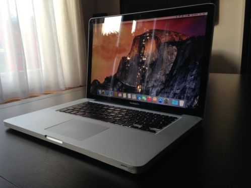 Apple Macbook Pro i7 - 15 inch SSD laptop