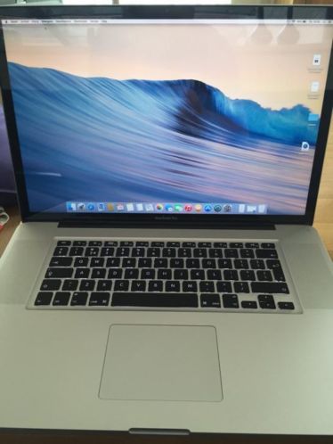 Apple MacBook Pro MC725