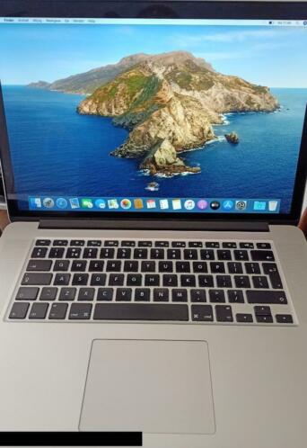 Apple MacBook Pro Quad-Core i7 2.2 Ghz 15034 Mid 2015