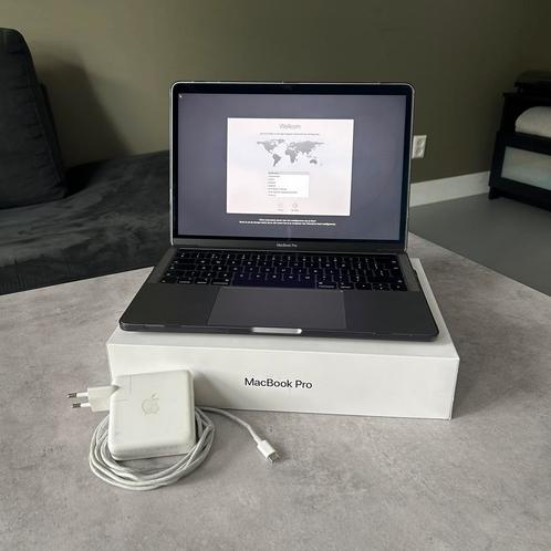 Apple Macbook Pro Touchbar 13 inch Incl. doos, hoes amp cover