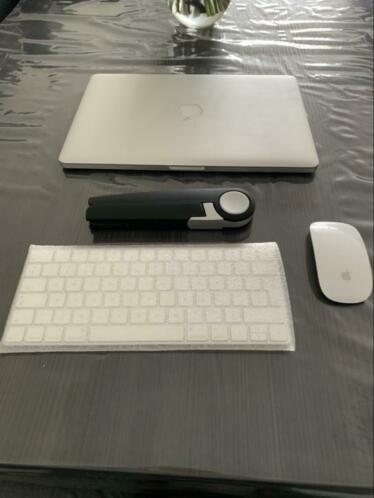 Apple Magic Keyboard 2  Mouse 2  laptopstandaard