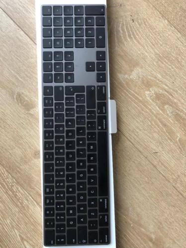 Apple Magic Keyboard w numeric keypad QWERTY Space Gray