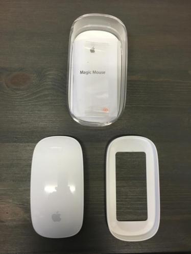 Apple Magic Mouse. 