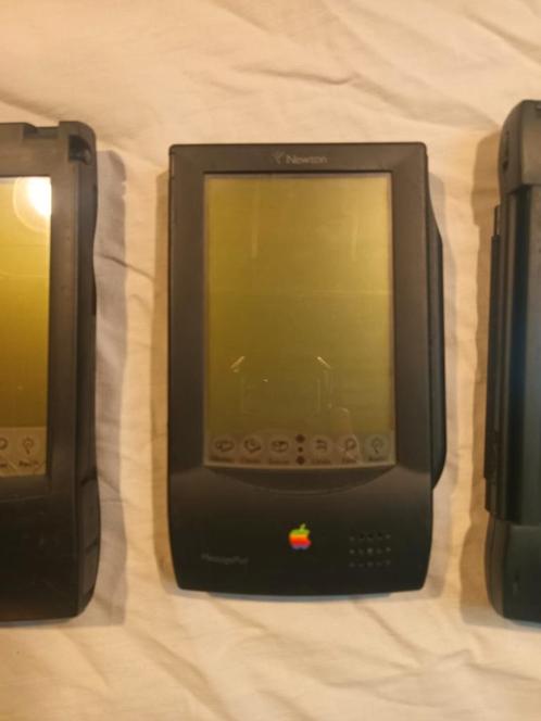 Apple Newton MessagePad H1000 start op maar valt uit defect