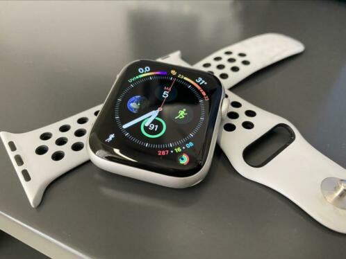 Apple Watch S4-44mm, zilver, versie Nike, compleet