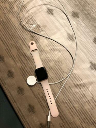 Apple Watch series 4 40 mm rose